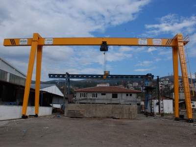 Grues portique à pont monopoutre