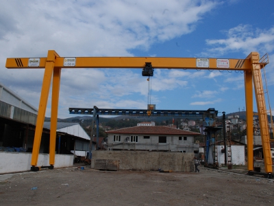 Grues portique à pont monopoutre