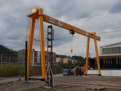 Grues portique à pont monopoutre