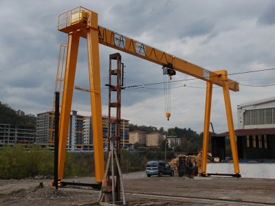 Grues portique à pont monopoutre