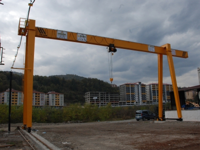 Grues portique à pont monopoutre